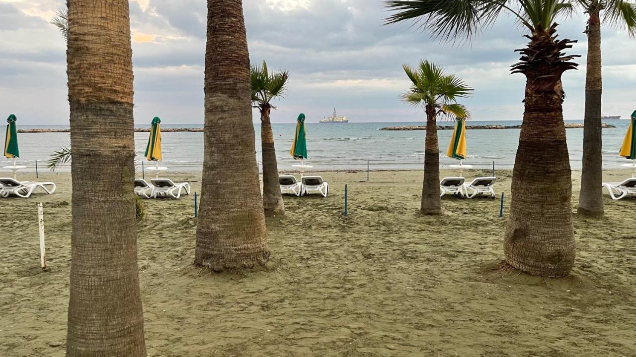 Beachfront Villa - Dasaki Ларнака Екстер'єр фото