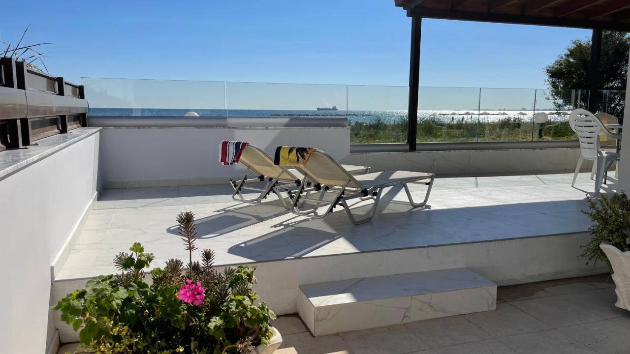 Beachfront Villa - Dasaki Ларнака Екстер'єр фото