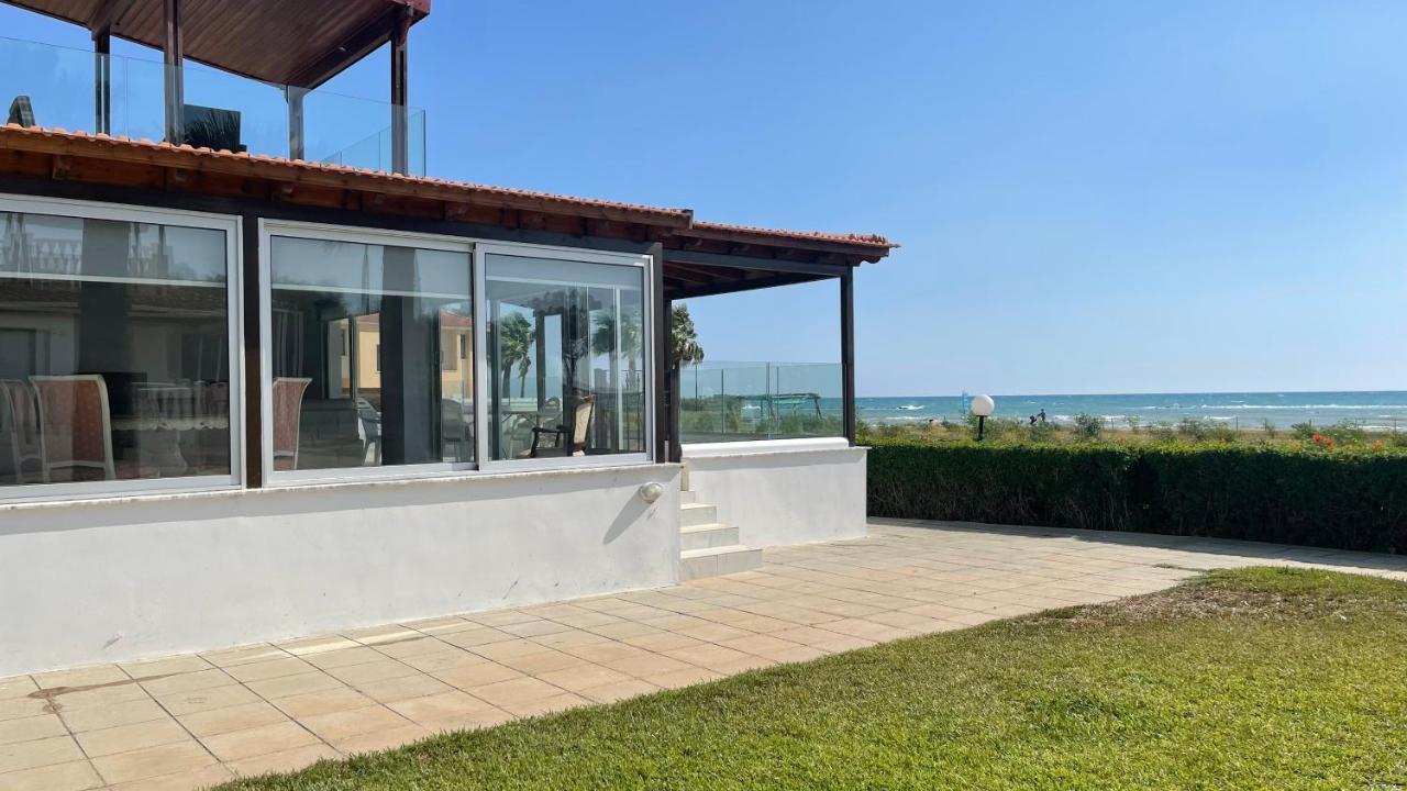 Beachfront Villa - Dasaki Ларнака Екстер'єр фото