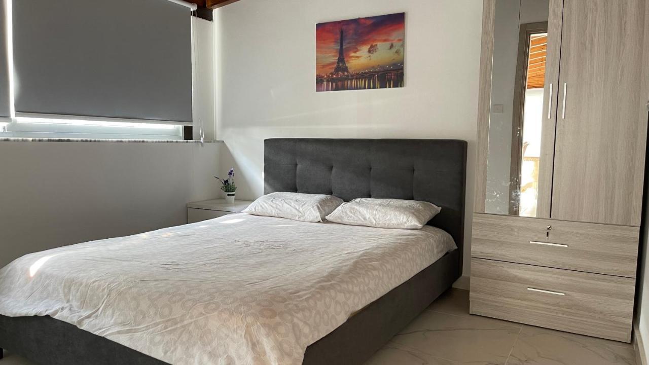 Beachfront Villa - Dasaki Ларнака Екстер'єр фото