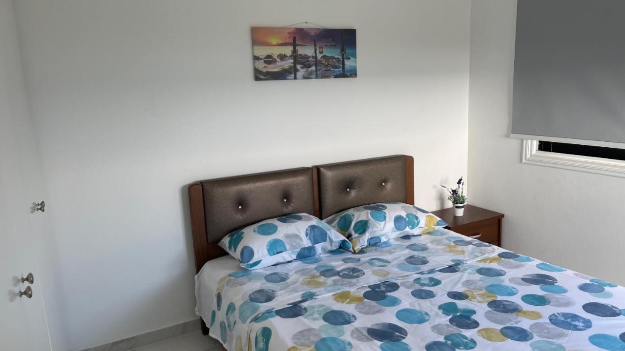 Beachfront Villa - Dasaki Ларнака Екстер'єр фото